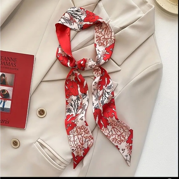 Elegant Silk Scarf Set in Red and Gold - Picture 5 of 8